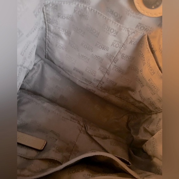 Gray Michael Kors purse Immaculate condition used - Picture 4 of 4